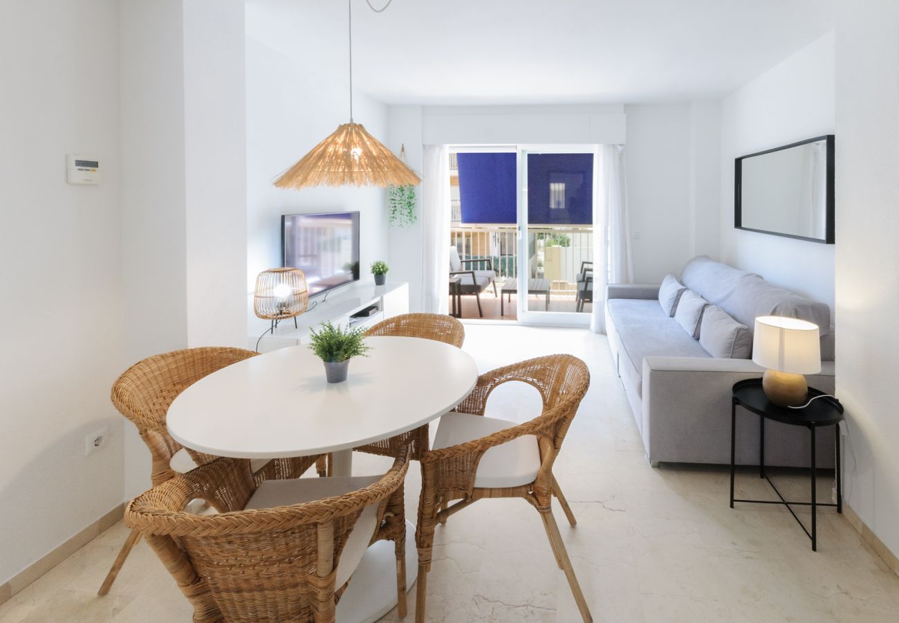 Apartamento en Playa de Gandía - Acogedor con estilo mediterráneo, a pocos metros de la playa. A/A y wifi gratis. Terraza con vistas al mar-ALQUILER SOLO FAMILIAS