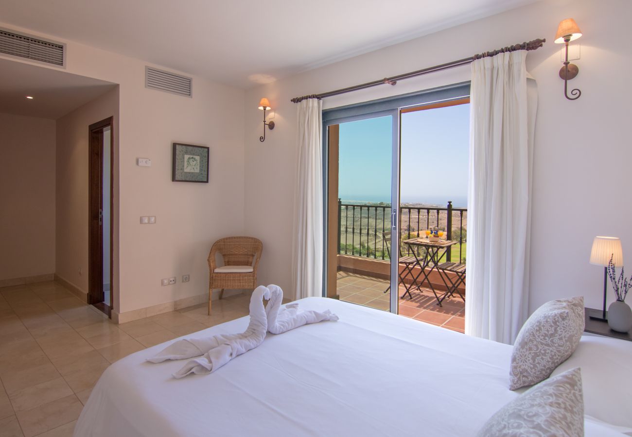 Villa en San Bartolomé de Tirajana - HomeForGuest Salobre Golf Villa, piscina, wifi, vistas impresionantes
