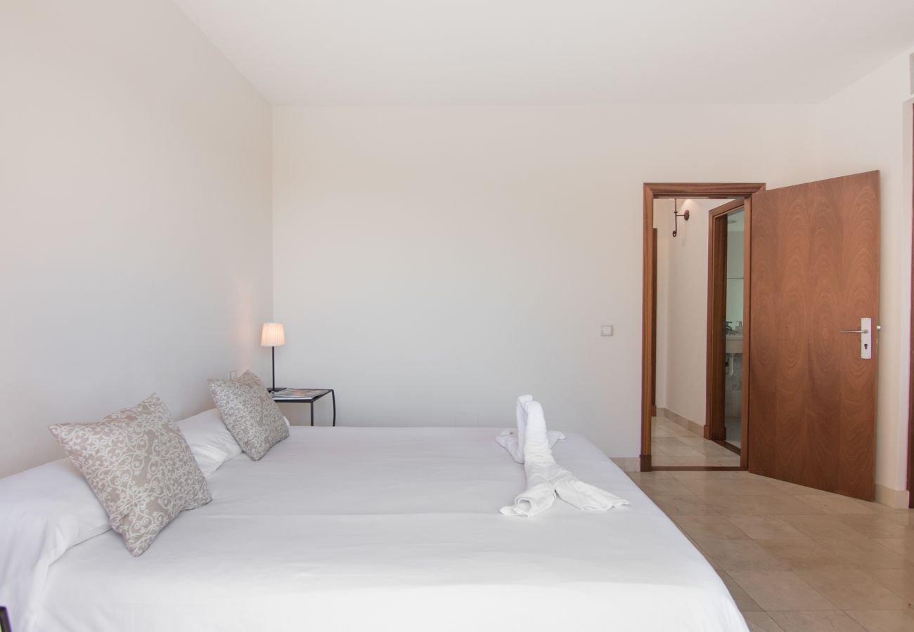 Villa en San Bartolomé de Tirajana - HomeForGuest Salobre Golf Villa, piscina, wifi, vistas impresionantes