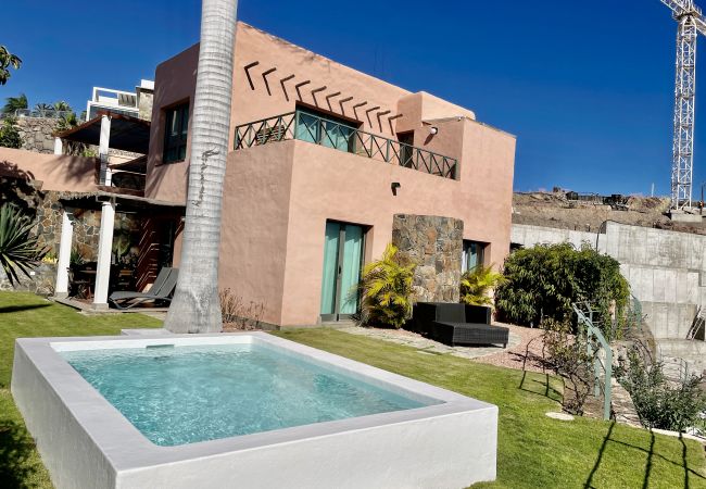 Villa en San Bartolomé de Tirajana - HomeForGuest Salobre Villa, 5PAX, WIFI, POOL, GREAT VIEWS 