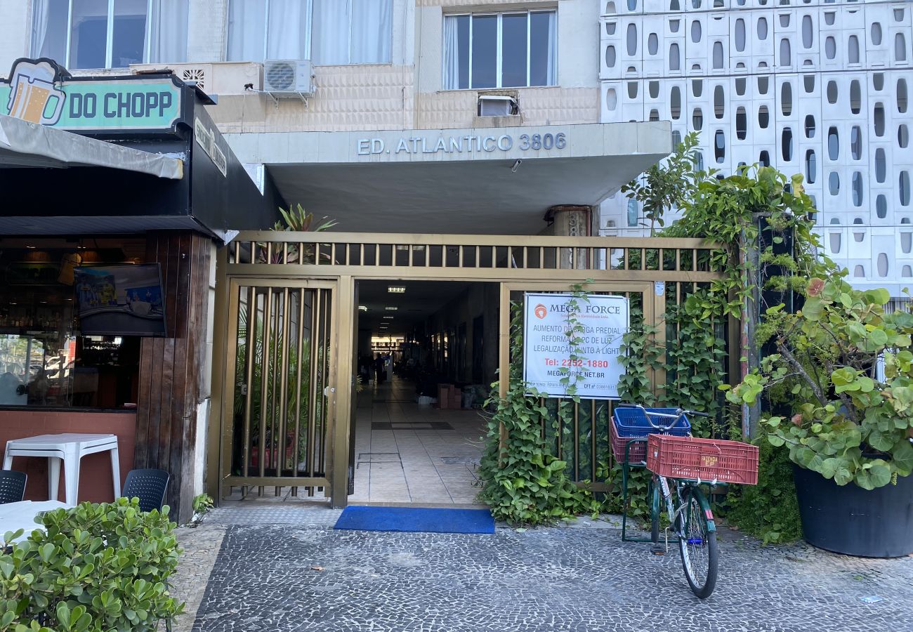 Estudio en Rio de Janeiro - 1 minuto de la playa de Copacabana | A923