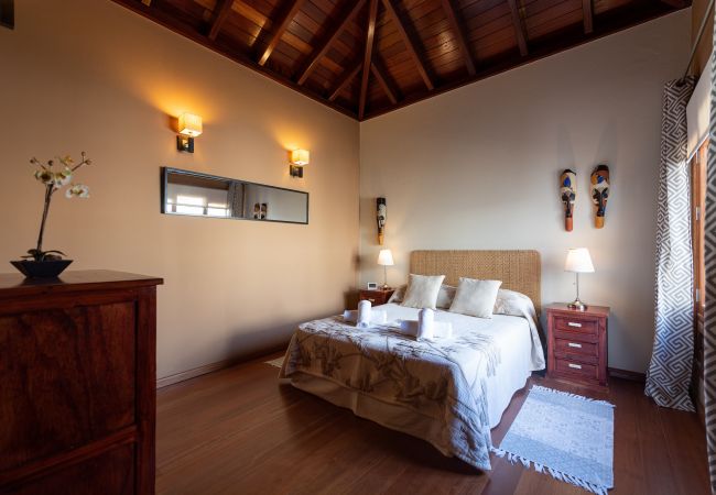 Villa en Antigua - Fuerteventura - HomeForGuest Casa Atlanntes: piscina climatizada, jardín de 4000m² - HomeForGuest  Villa en Antigua - Fuerteventura - HomeForGuest Casa Atlanntes: piscina climatizada, jardín de 4000m² - HomeForGuest