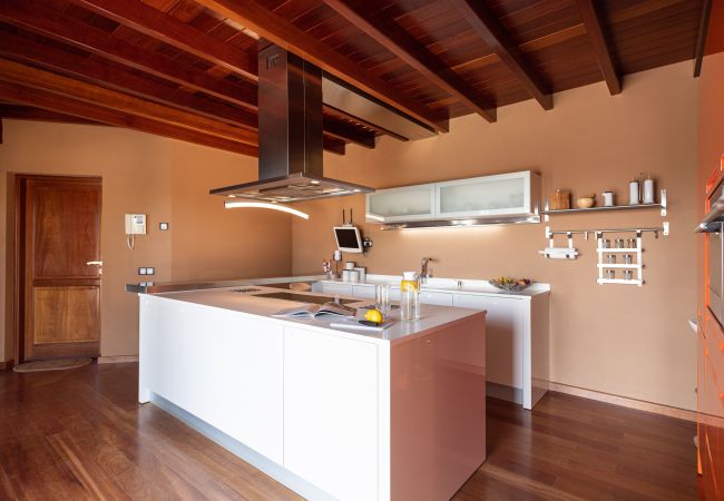 Villa en Antigua - Fuerteventura - HomeForGuest Casa Atlanntes: piscina climatizada, jardín de 4000m² - HomeForGuest  Villa en Antigua - Fuerteventura - HomeForGuest Casa Atlanntes: piscina climatizada, jardín de 4000m² - HomeForGuest