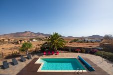 Villa en Antigua - Fuerteventura - HomeForGuest Casa Atlanntes: piscina climatizada, jardín de 4000m² - HomeForGuest 