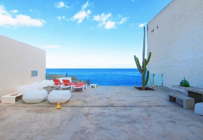 Apartamento en Arico - HomeForGuest NextDoor Oasis: frente al mar, terraza, piscina natural- HomeForGuest