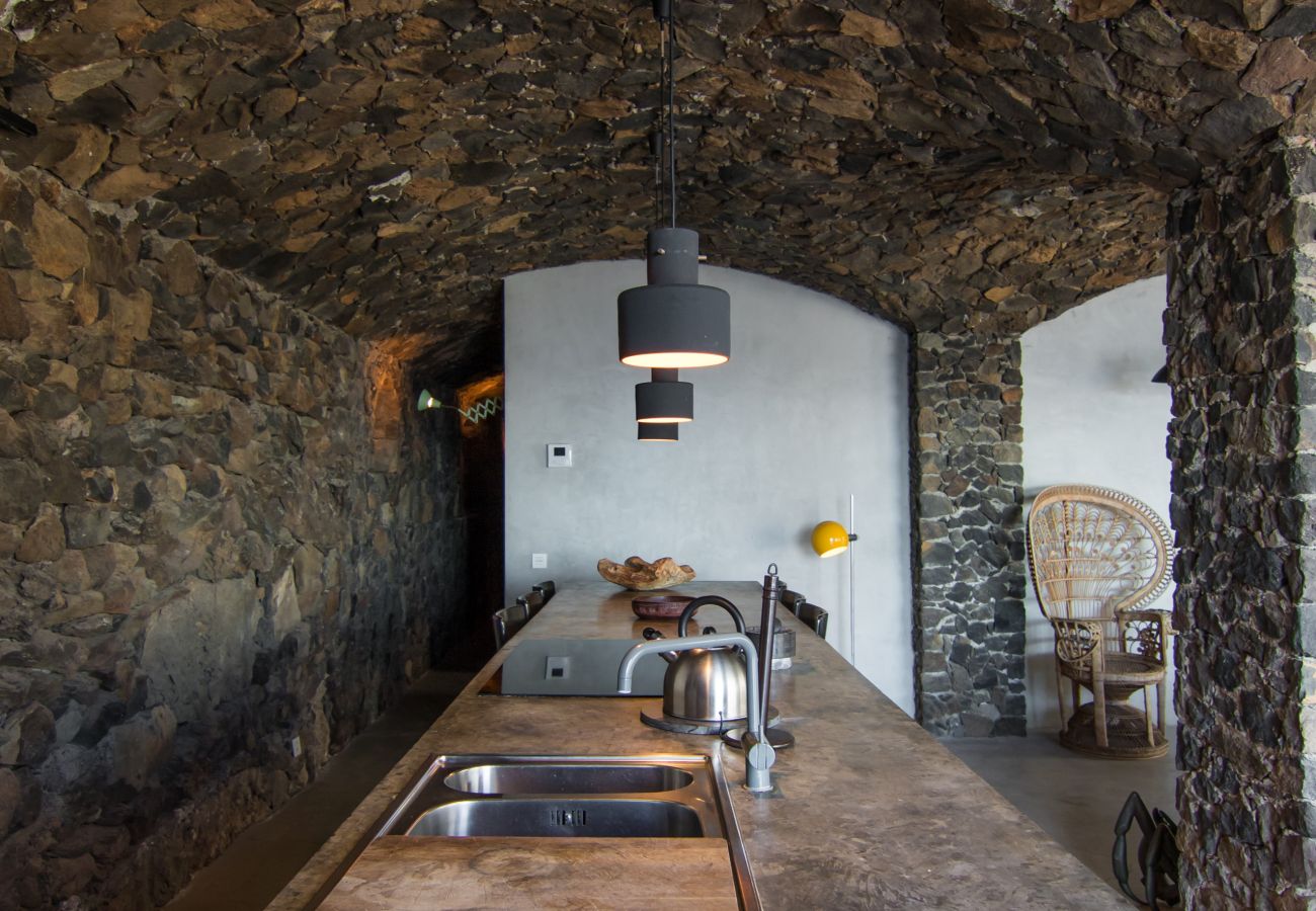 Apartamento en Arico - HomeForGuest NextDoor Oasis: frente al mar, terraza, piscina natural- HomeForGuest