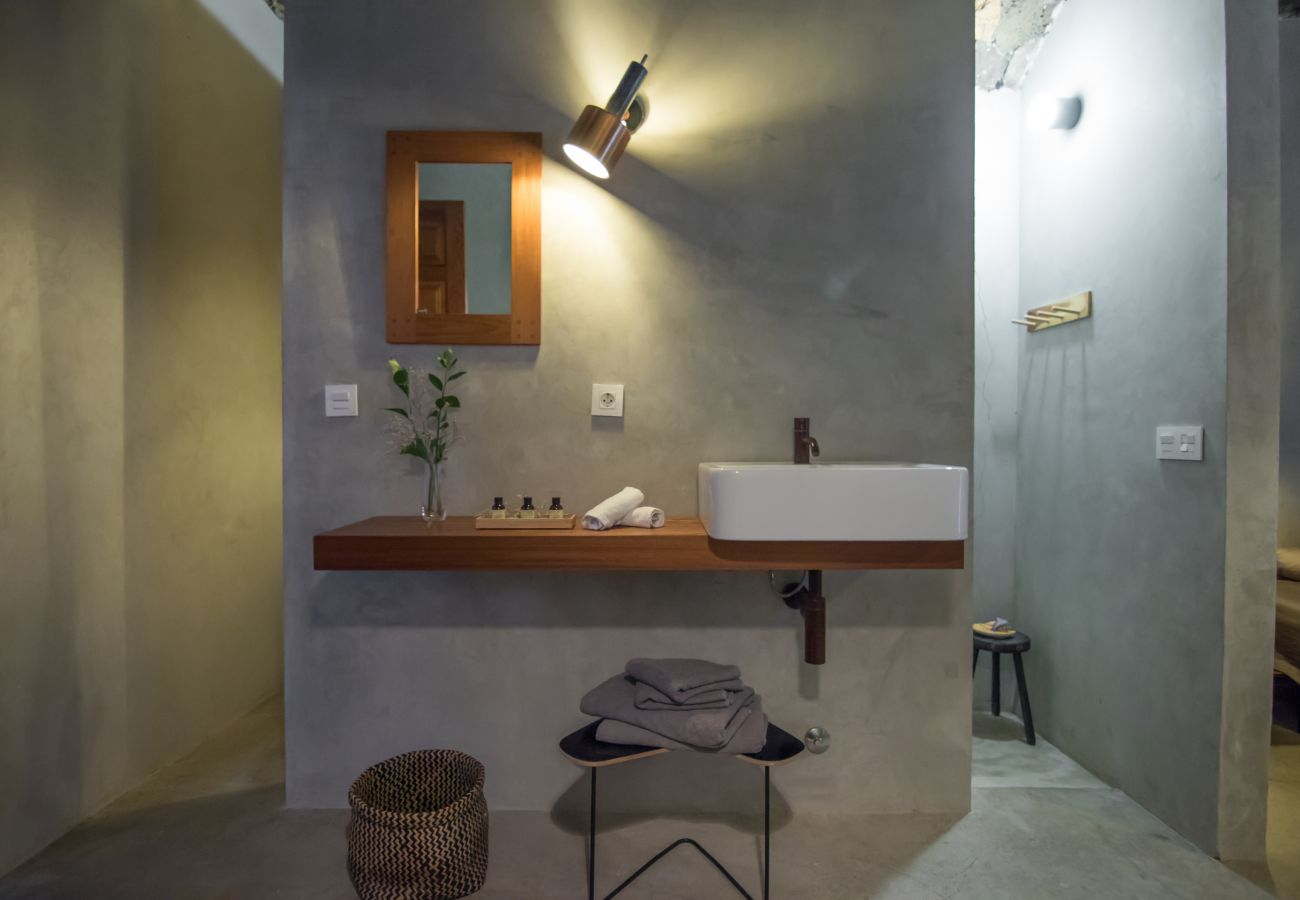 Apartamento en Arico - HomeForGuest NextDoor Oasis: frente al mar, terraza, piscina natural- HomeForGuest