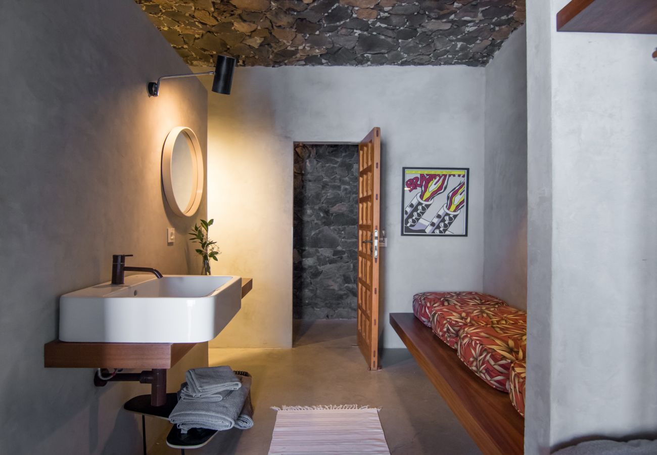 Apartamento en Arico - HomeForGuest NextDoor Oasis: frente al mar, terraza, piscina natural- HomeForGuest