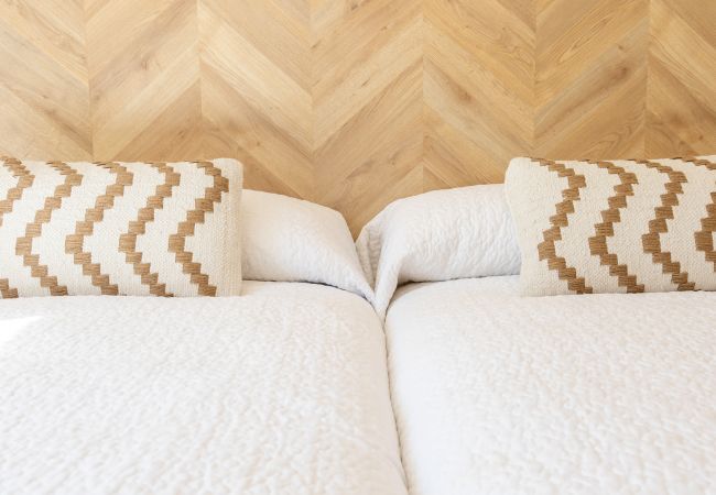 Apartamento en Playa de Gandía - Reformado con estilo mediterráneo, con A/A, wifi, Primera linea, terraza con vistas-ALQUILER SOLO FAMILIAS Apartamento en Playa de Gandía - Reformado con estilo mediterráneo, con A/A, wifi, Primera linea, terraza con vistas-ALQUILER SOLO FAMILIAS