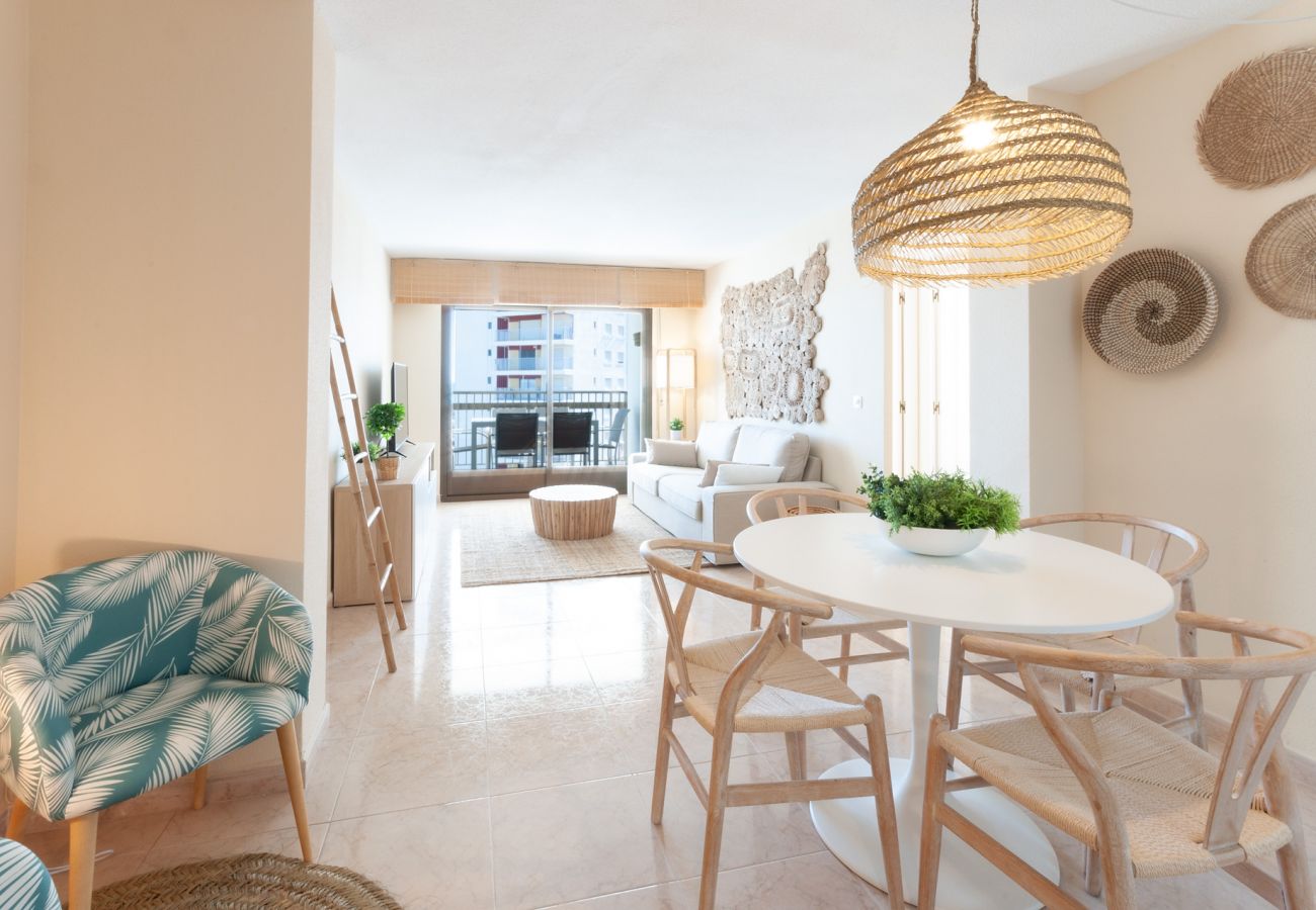 Apartamento en Playa de Gandía - Reformado con estilo mediterráneo, con A/A, wifi, Primera linea, terraza con vistas-ALQUILER SOLO FAMILIAS