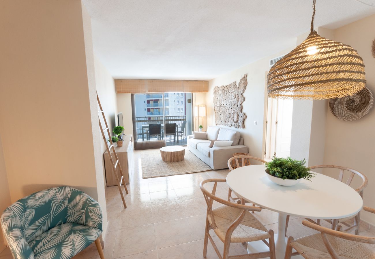 Apartamento en Playa de Gandía - Reformado con estilo mediterráneo, con A/A, wifi, Primera linea, terraza con vistas-ALQUILER SOLO FAMILIAS
