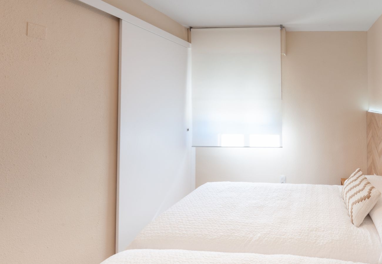 Apartamento en Playa de Gandía - Reformado con estilo mediterráneo, con A/A, wifi, Primera linea, terraza con vistas-ALQUILER SOLO FAMILIAS