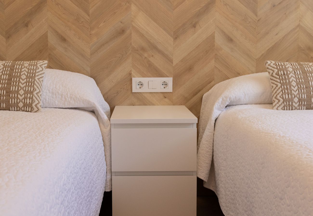 Apartamento en Playa de Gandía - Reformado con estilo mediterráneo, con A/A, wifi, Primera linea, terraza con vistas-ALQUILER SOLO FAMILIAS