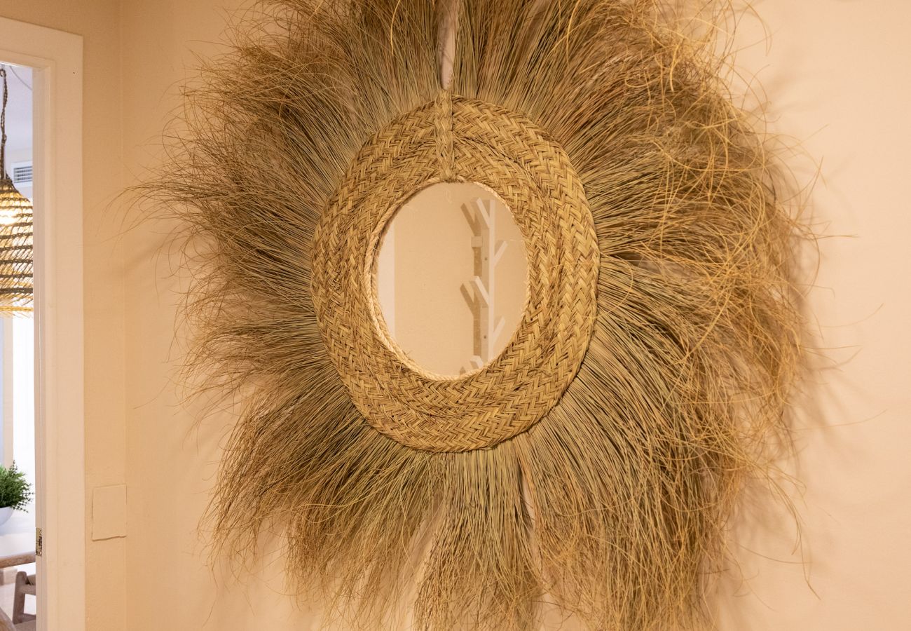 Apartamento en Playa de Gandía - Reformado con estilo mediterráneo, con A/A, wifi, Primera linea, terraza con vistas-ALQUILER SOLO FAMILIAS