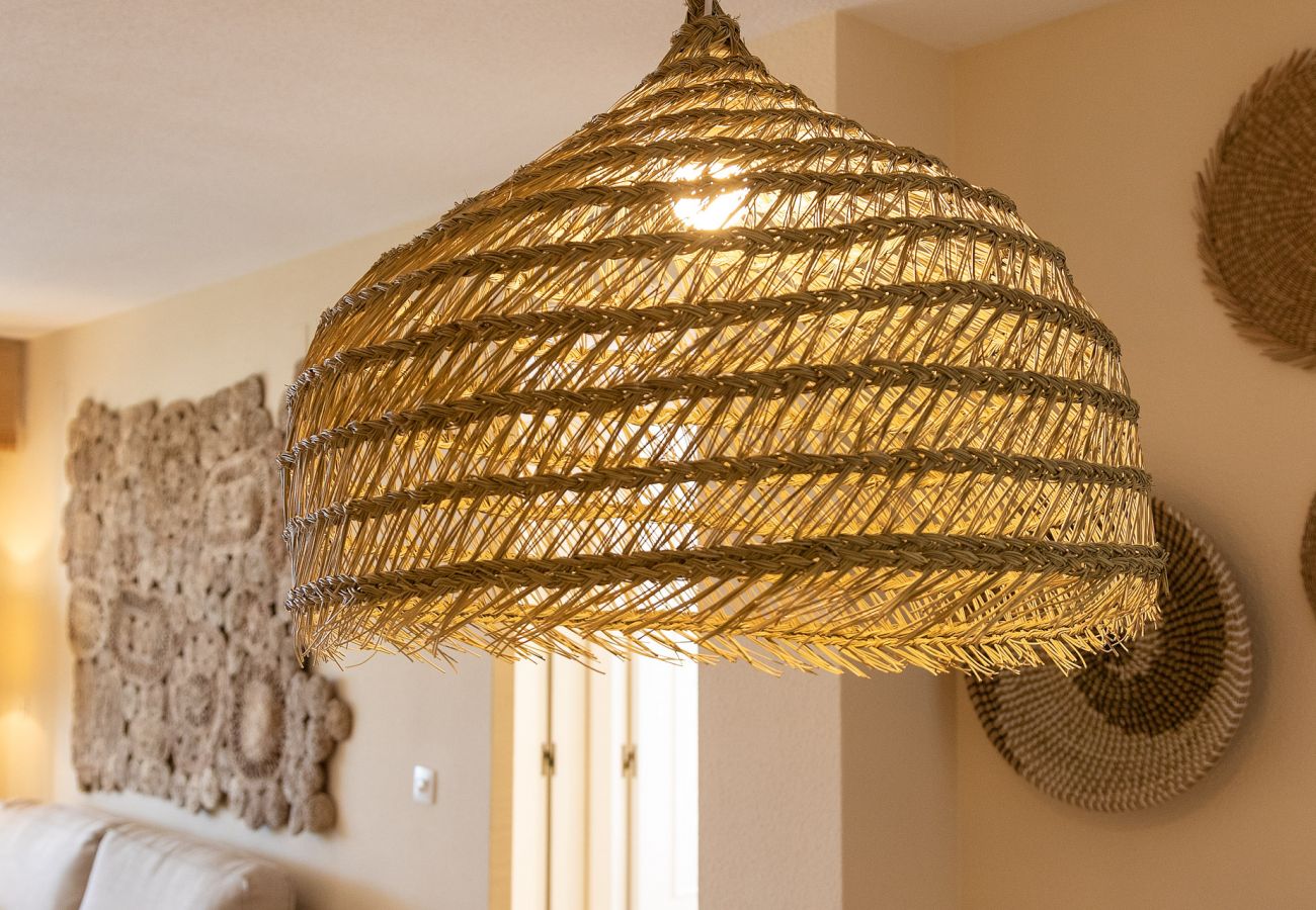 Apartamento en Playa de Gandía - Reformado con estilo mediterráneo, con A/A, wifi, Primera linea, terraza con vistas-ALQUILER SOLO FAMILIAS