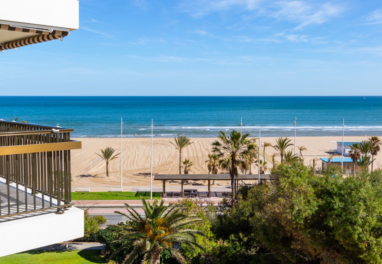 Apartamento en Playa de Gandía - Reformado con estilo mediterráneo, con A/A, wifi, Primera linea, terraza con vistas-ALQUILER SOLO FAMILIAS