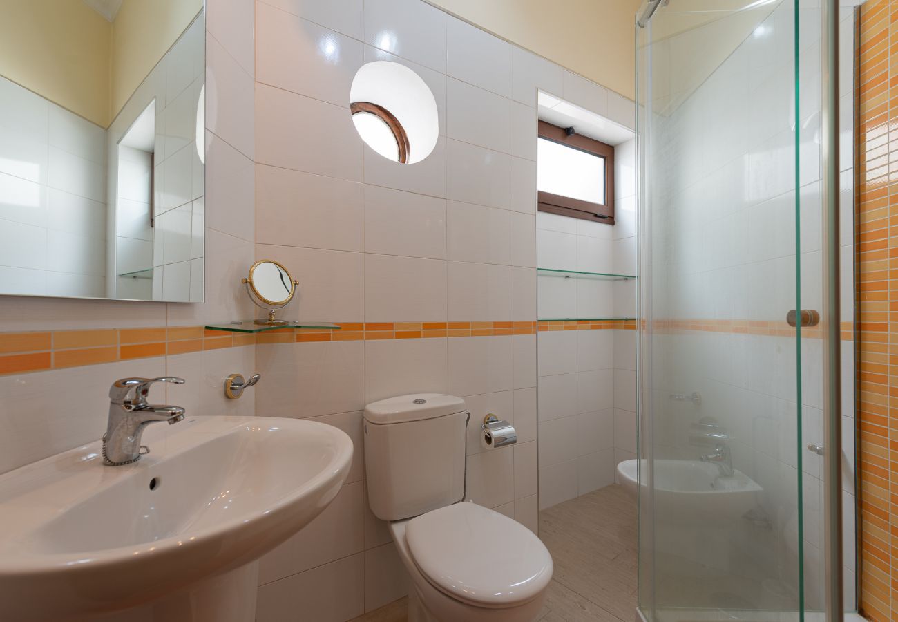 Apartamento en Arucas - HomeForGuest NUEVO Dúplex con Azotea junto a la Catedral de Arucas