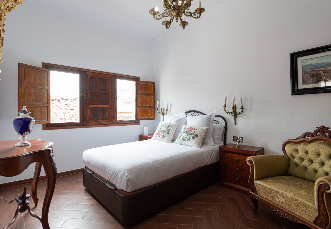 Apartamento en Arucas - HomeForGuest NUEVO Dúplex con Azotea junto a la Catedral de Arucas