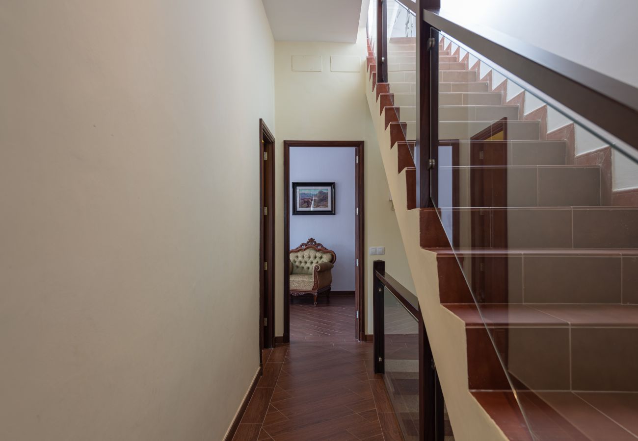 Apartamento en Arucas - HomeForGuest NUEVO Dúplex con Azotea junto a la Catedral de Arucas