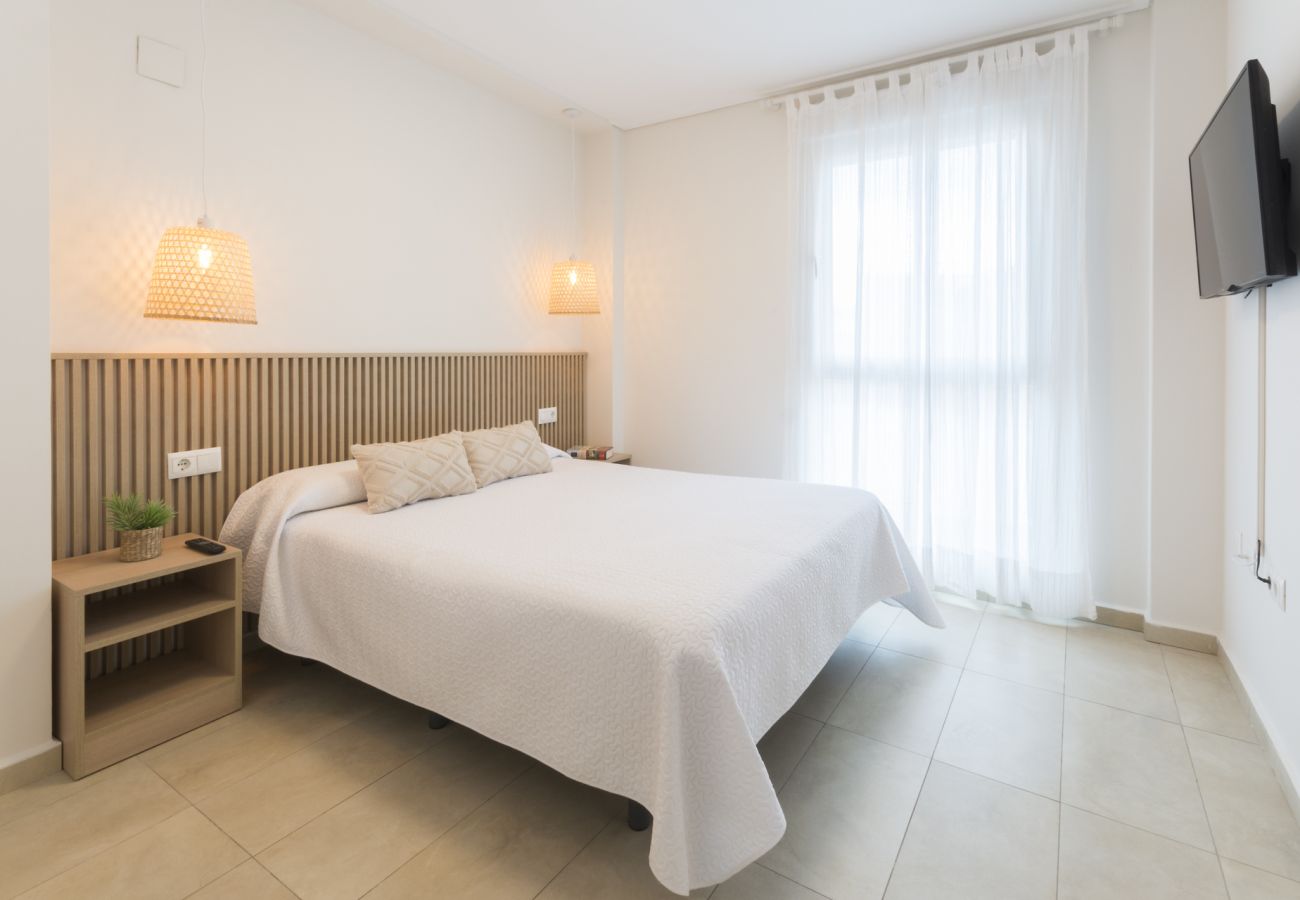Apartamento en Playa de Gandía - Elegante Apartamento familiar de 2 dormitorios. Wifi-acaciones inolvidables frente al mar. Buen wifi para teletrabajo. -ALQUILER SOLO FAMILIAS