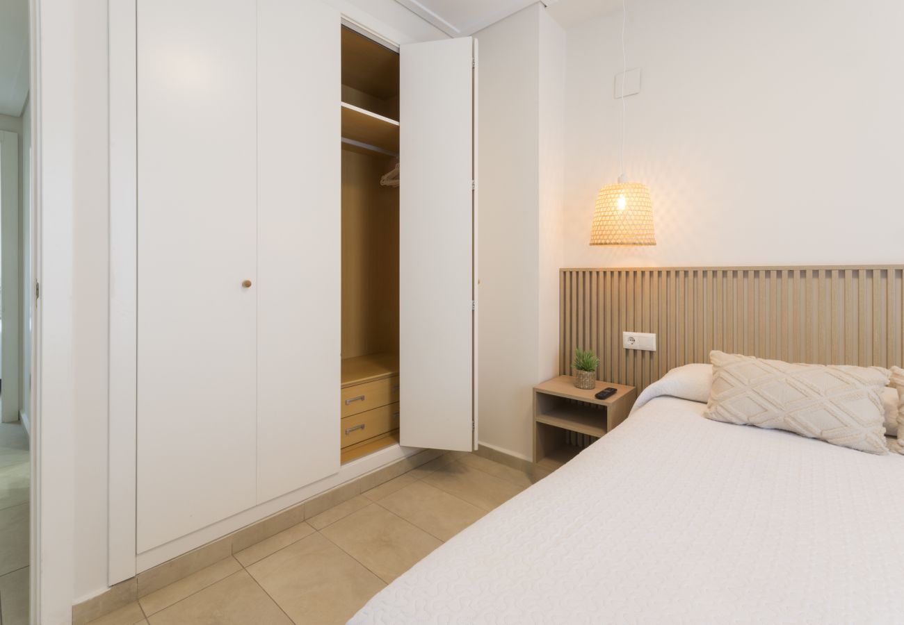 Apartamento en Playa de Gandía - Elegante Apartamento familiar de 2 dormitorios. Wifi-acaciones inolvidables frente al mar. Buen wifi para teletrabajo. -ALQUILER SOLO FAMILIAS