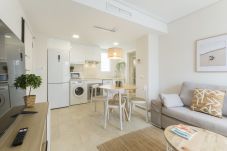 Apartamento en Playa de Gandía - Elegante Apartamento familiar de 2 dormitorios. Wifi-acaciones inolvidables frente al mar. Buen wifi para teletrabajo. -ALQUILER SOLO FAMILIAS