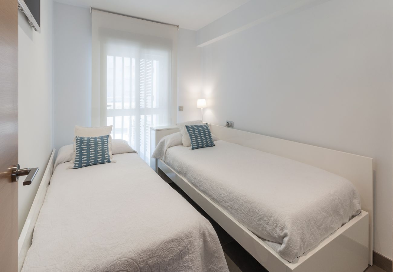 Apartamento en Playa de Gandía - LUJOSO DÚPLEX SOLO FAMILIAS PRIMERA LÍNEA DE PLAYA - alquiler solo familias