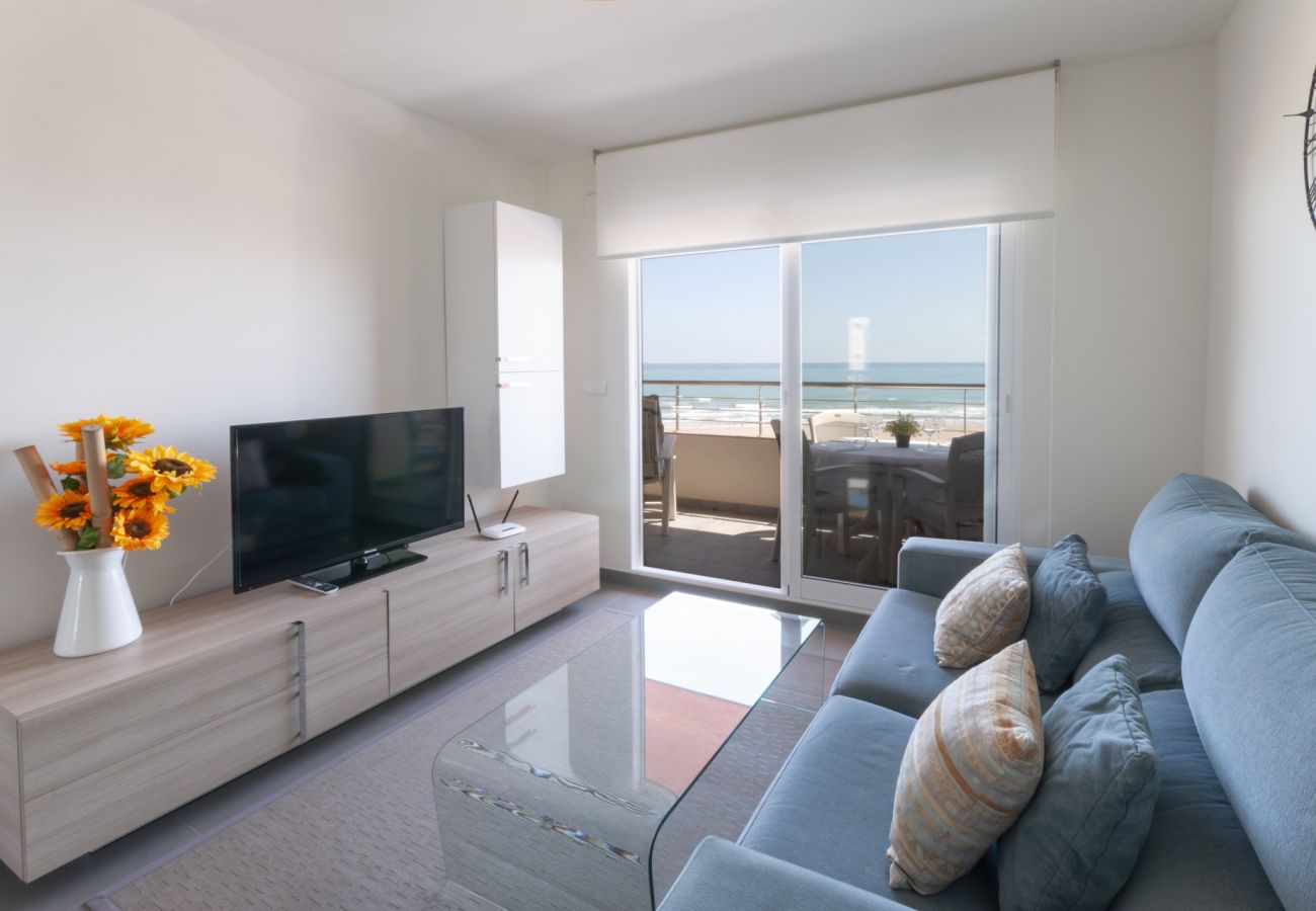 Apartamento en Playa de Gandía - Vacaciones inolvidables frente al mar. Todo reformado. SOLO FAMILIAS