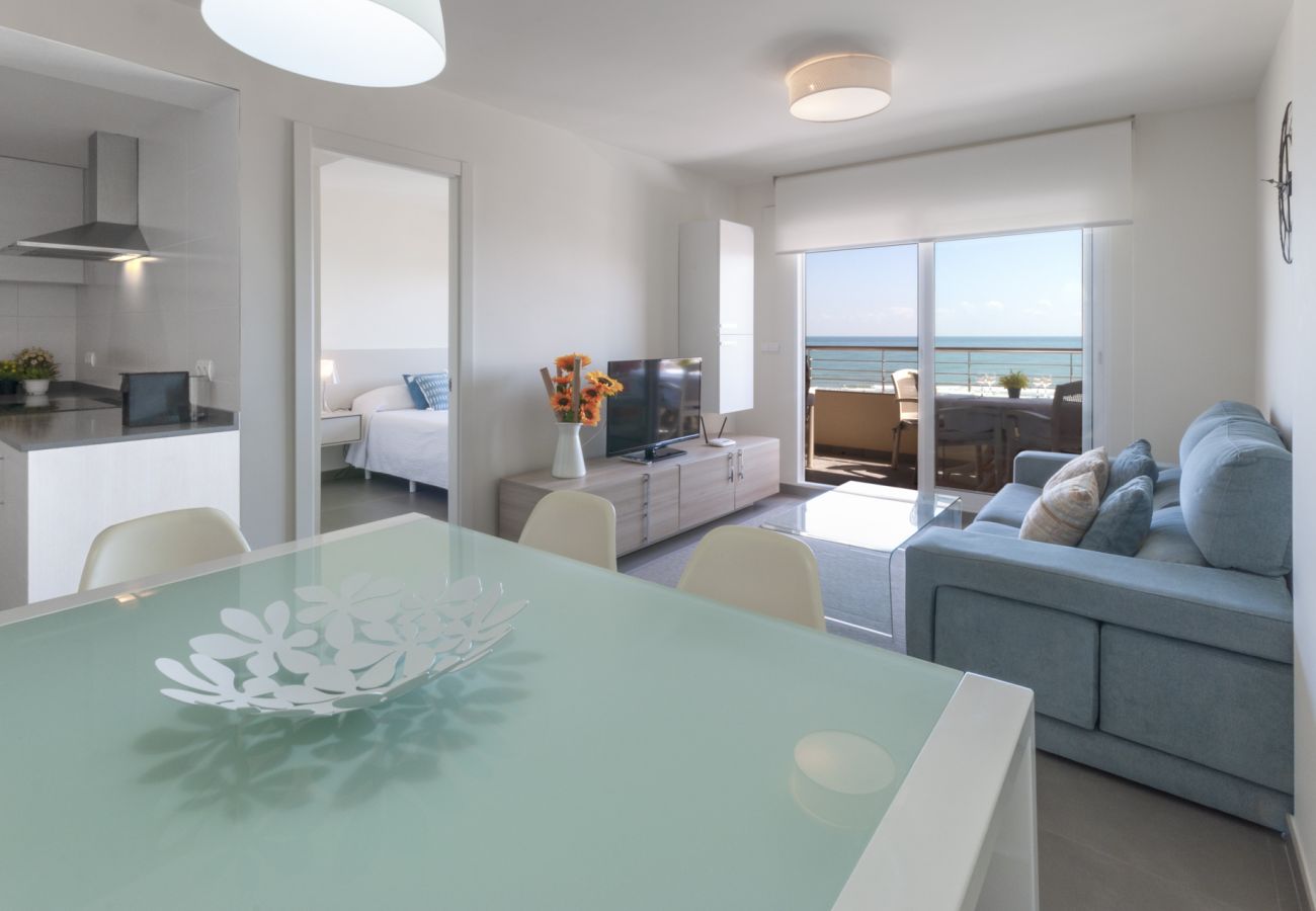 Apartamento en Playa de Gandía - Vacaciones inolvidables frente al mar. Todo reformado. SOLO FAMILIAS