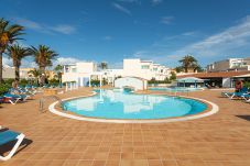 Apartahotel en Corralejo - HomeForGuest Apartamento 13 con terraza y piscina en Corralejo