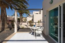 Apartahotel en Corralejo - HomeForGuest Apartamento 13 con terraza y piscina en Corralejo