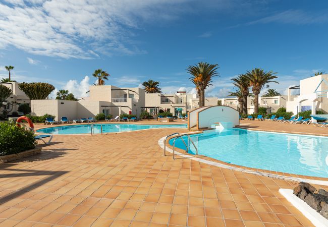 Apartamento en Corralejo - HomeForGuest Apartamento con terraza y piscina en Corralejo