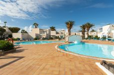 Apartamento en Corralejo - HomeForGuest Apartamento con terraza y piscina en Corralejo