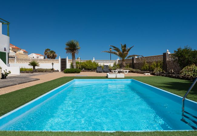 Apartamento en Corralejo - HomeForGuest Apartamento con piscina y terraza a 1min de la Playa