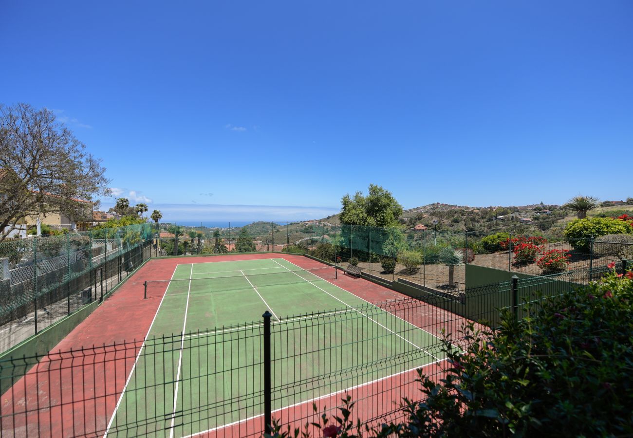 Casa en Santa Brígida - House with cozy garden BBQ 