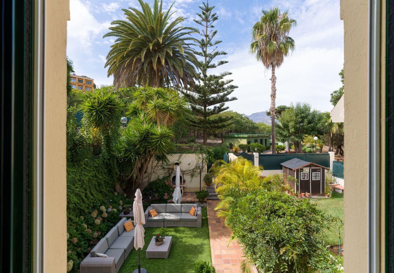 Casa en Santa Brígida - House with cozy garden BBQ 