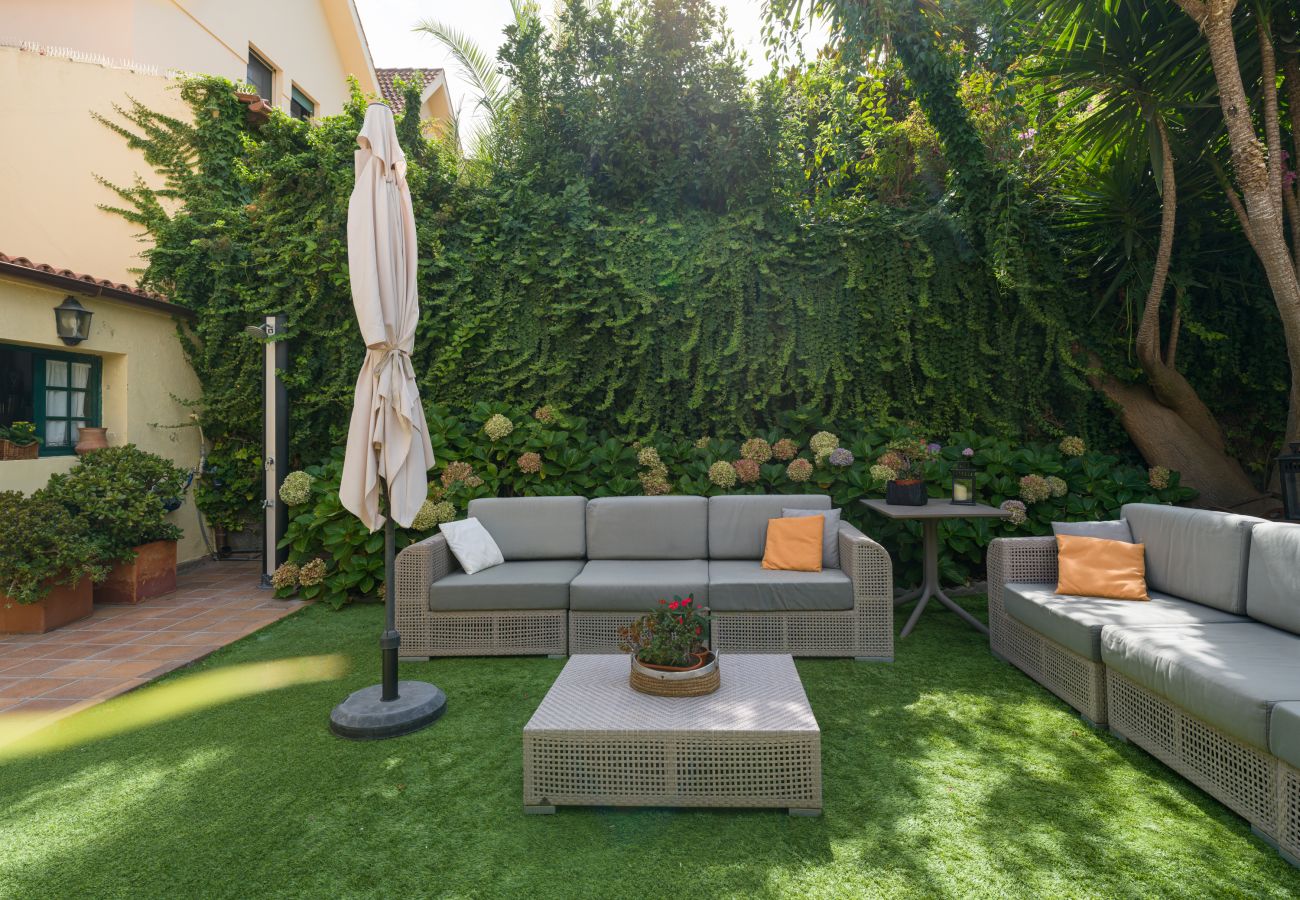 Casa en Santa Brígida - House with cozy garden BBQ 