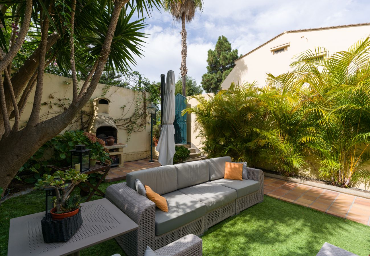 Casa en Santa Brígida - House with cozy garden BBQ 