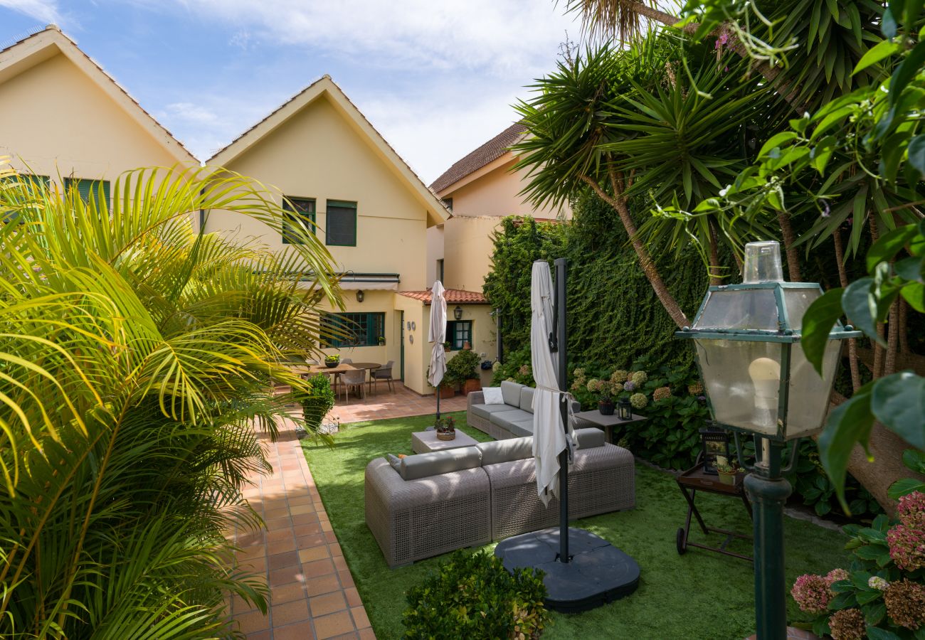 Casa en Santa Brígida - House with cozy garden BBQ 