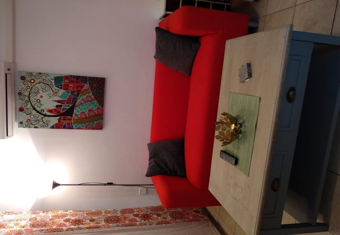 Estudio en Puerto del Carmen - ZOE; dos camas, TV, WIFI, cocina equipada, baño, piscina y solarium 