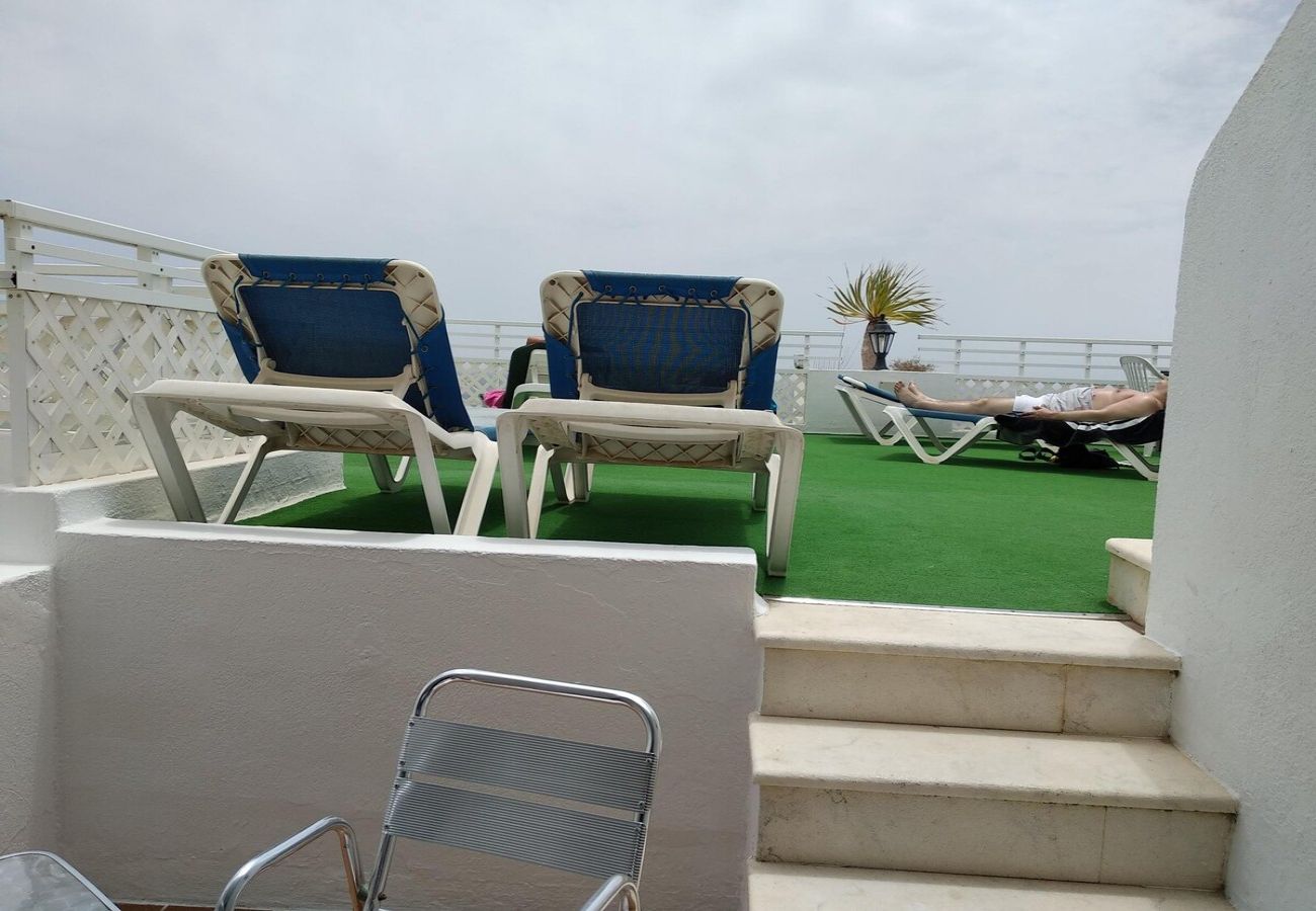 Estudio en Puerto del Carmen - ZOE; dos camas, TV, WIFI, cocina equipada, baño, piscina y solarium 