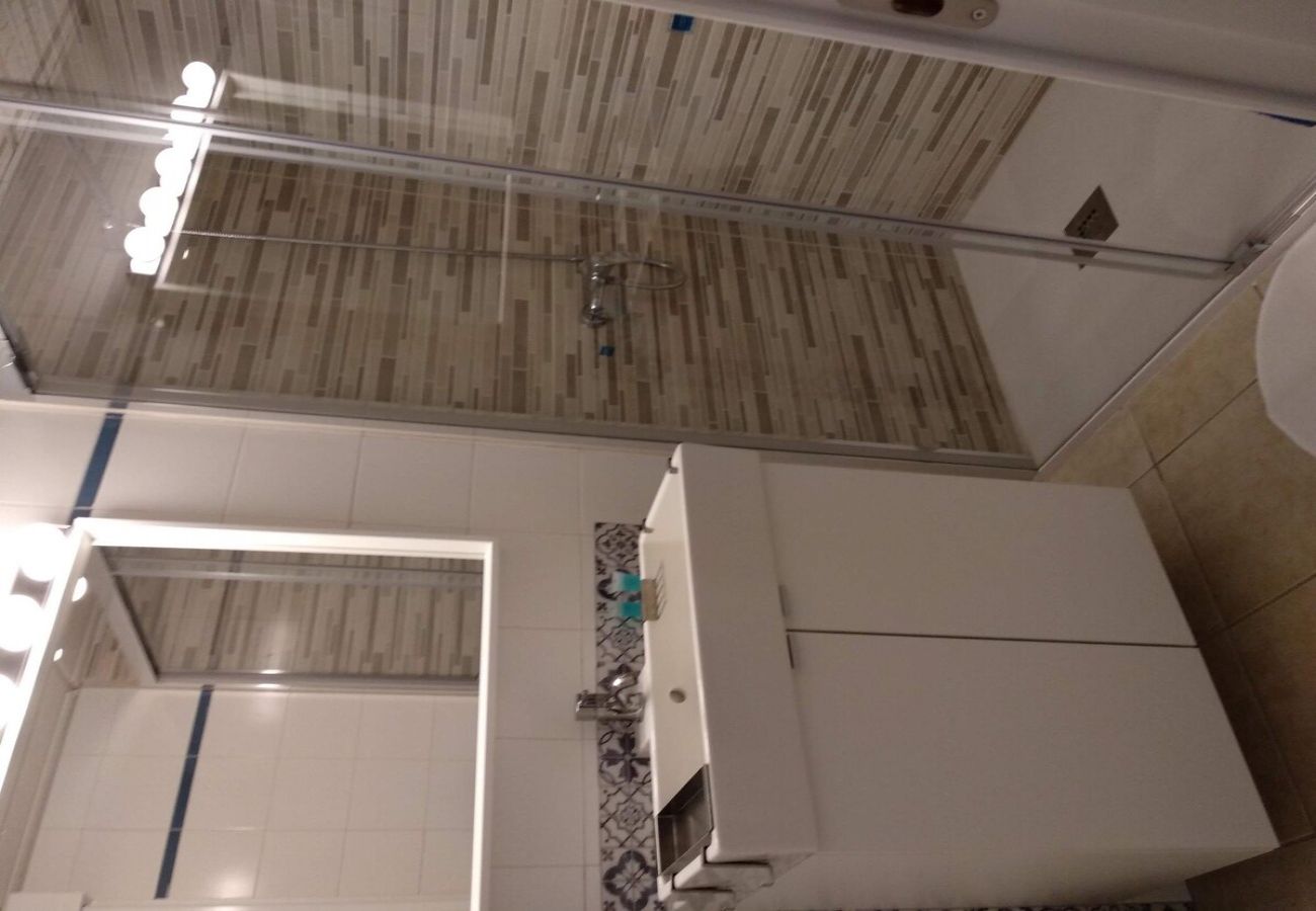 Estudio en Puerto del Carmen - ZOE; dos camas, TV, WIFI, cocina equipada, baño, piscina y solarium 