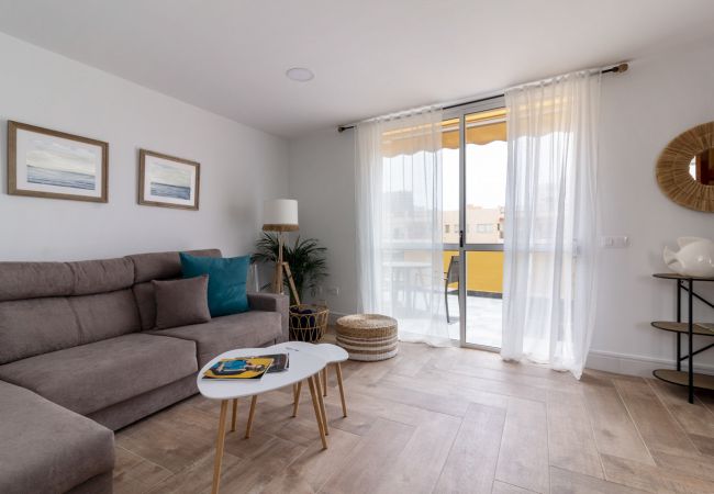 Apartamento en Los Cristianos - HomeForGuest Ático Cecilia con terraza y vistas al mar en Los Cristianos