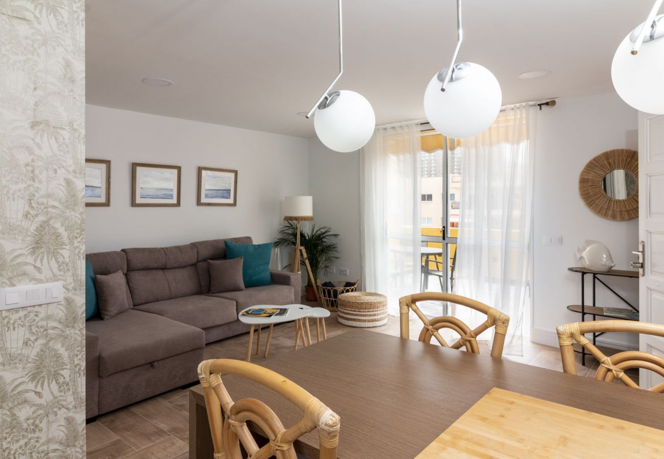 Apartamento en Los Cristianos - HomeForGuest Ático Cecilia con terraza y vistas al mar en Los Cristianos