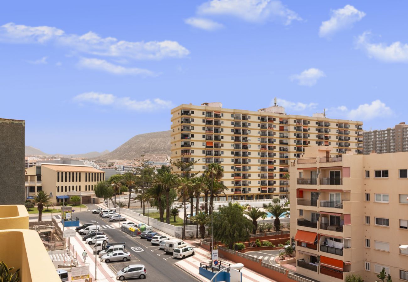 Apartamento en Los Cristianos - HomeForGuest Ático Cecilia con terraza y vistas al mar en Los Cristianos