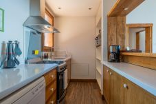 Apartamento en San Carlos de Bariloche - LENGA  2D - Apartamento con Vista al Lago, Pileta y Jacuzzi 