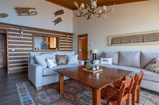 Apartamento en San Carlos de Bariloche - LENGA  2D - Apartamento con Vista al Lago, Pileta y Jacuzzi 