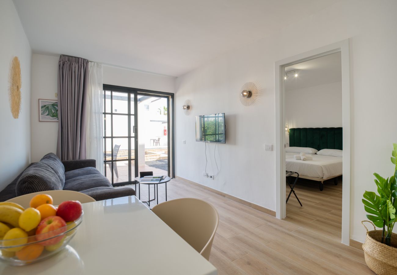 Apartamento en Corralejo - Moderno Apartamento. Piscina y terraza. A pie de playa en Corralejo -Home For Guest