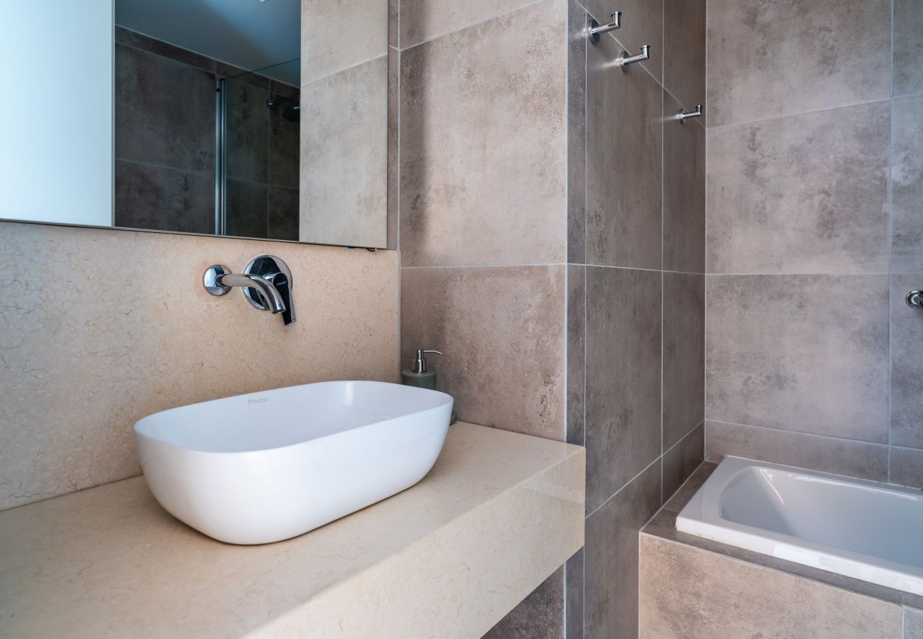 Apartamento en San Carlos de Bariloche - CIPRES 01   Exclusivas vistas al Lago y las montañas 