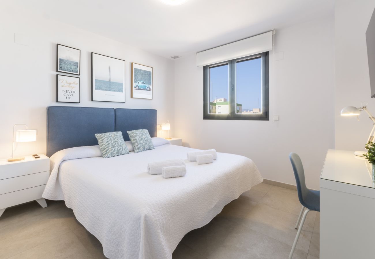 Apartamento en Playa de Gandía - Apartamento a estrenar a escasos metros del Mar-ALQUILER SOLO FAMILIAS